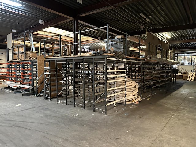 Entresolvloer 170m² + stellingen - afbeelding 1 van  8