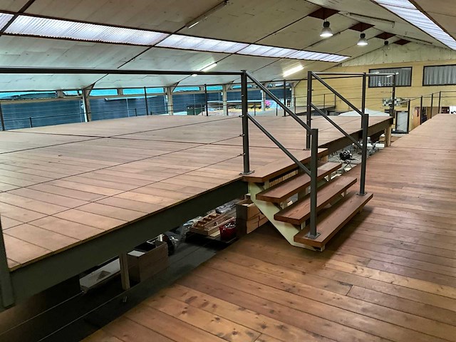 Entresolvloer verdieping hout/staal 330 m2 - afbeelding 13 van  35