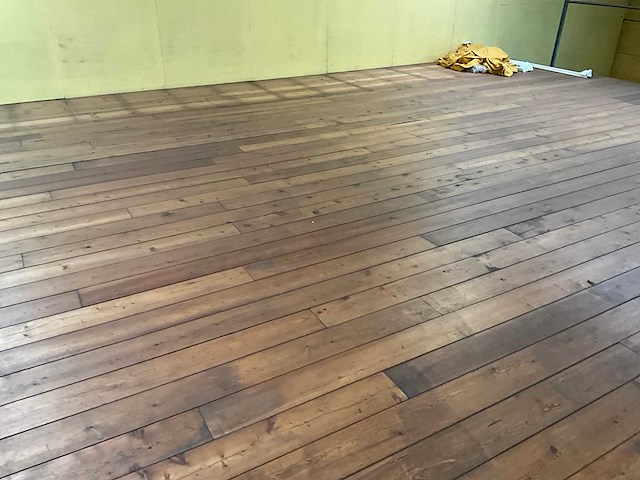 Entresolvloer verdieping hout/staal 330 m2 - afbeelding 15 van  35