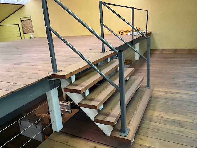 Entresolvloer verdieping hout/staal 330 m2 - afbeelding 21 van  35