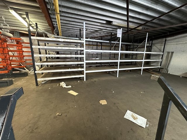 Entrsolvloer +- 168m² + stellingen - afbeelding 2 van  19