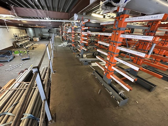 Entrsolvloer +- 168m² + stellingen - afbeelding 4 van  19