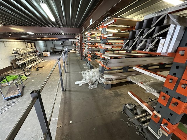 Entrsolvloer +- 168m² + stellingen - afbeelding 7 van  19
