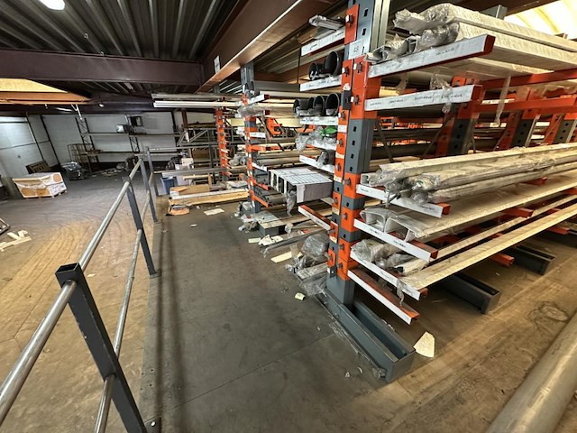 Entrsolvloer +- 168m² + stellingen - afbeelding 9 van  19