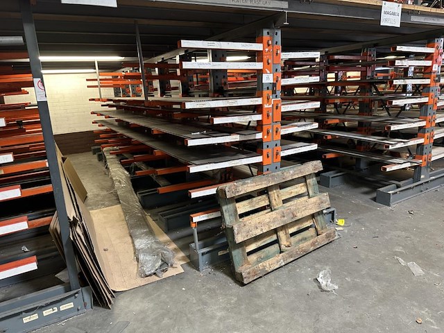 Entrsolvloer +- 168m² + stellingen - afbeelding 15 van  19