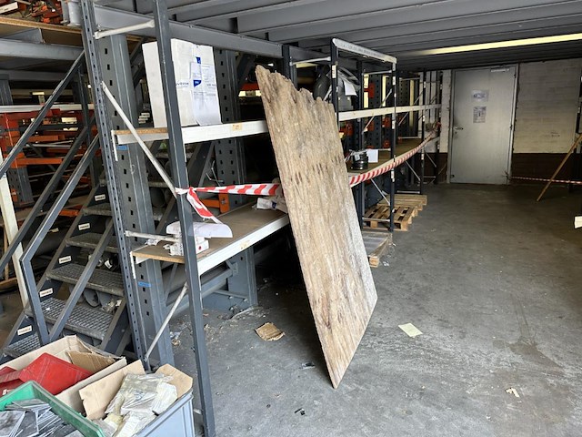 Entrsolvloer +- 168m² + stellingen - afbeelding 18 van  19