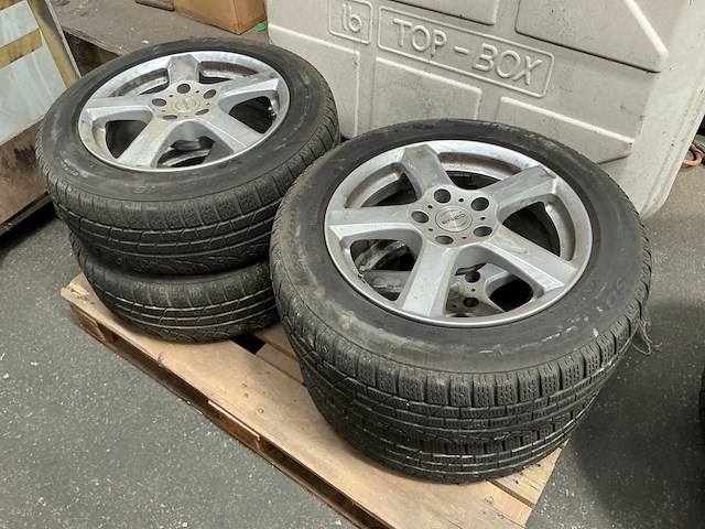 Enzo / pirelli sottozero band op aluminium velg (4x) - afbeelding 1 van  6