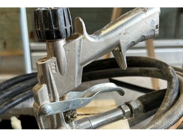 Epdm contactlijm vat+ spuitpistool - afbeelding 2 van  4