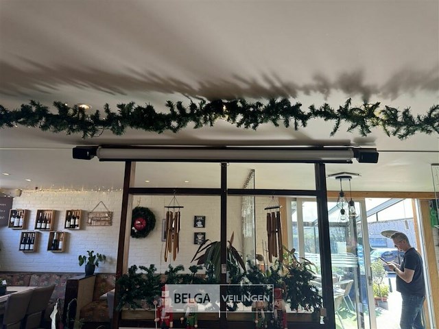 Epson beamer met scherm - afbeelding 5 van  15