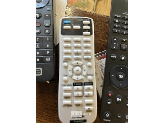 Epson beamer met scherm - afbeelding 13 van  15