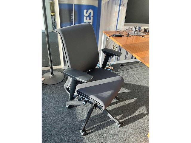 Ergonomische bureaustoel (2x) + bureau - afbeelding 9 van  13