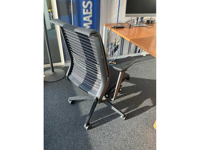 Ergonomische bureaustoel (2x) + bureau - afbeelding 10 van  13