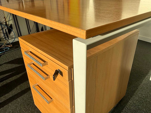 Ergonomische bureaustoel (2x) + bureau - afbeelding 13 van  13