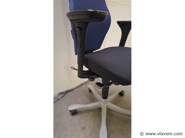 Ergonomische bureaustoel kinnarps plus(6) - afbeelding 4 van  13