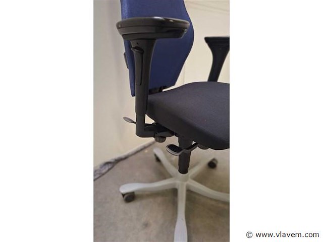 Ergonomische bureaustoel kinnarps plus(6) - afbeelding 4 van  13