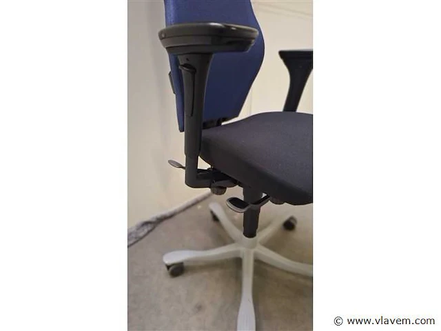 Ergonomische bureaustoel kinnarps plus(6) - afbeelding 4 van  13