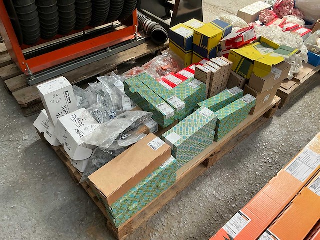 Eriflex / legrand partij installatie materiaal elektriciteit - afbeelding 10 van  15