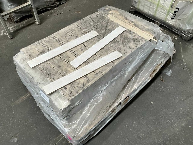 Eski beige natuursteen plint 140 lm - afbeelding 3 van  4