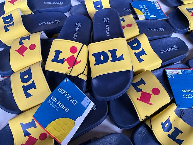 Esmara limited lidl fan collectie slippers diverse maten (16x) - afbeelding 4 van  6
