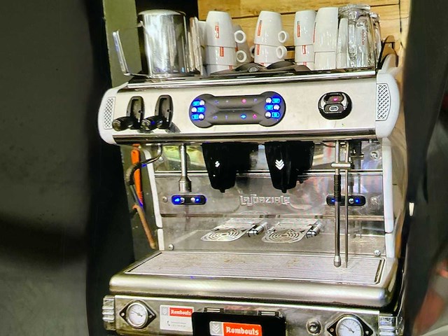 Espressomachine la speciazale 2 groeps koffiemachine - afbeelding 1 van  6