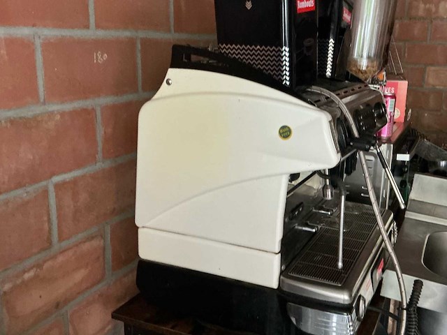Espressomachine la speciazale 2 groeps koffiemachine - afbeelding 4 van  6