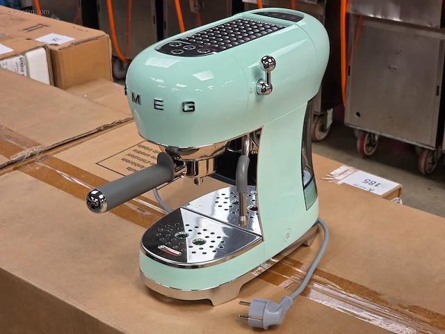 Espressomachine smeg ecf02pgeu - afbeelding 1 van  3