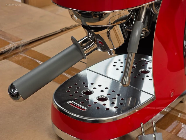 Espressomachine smeg ecf02rdeu - afbeelding 2 van  3