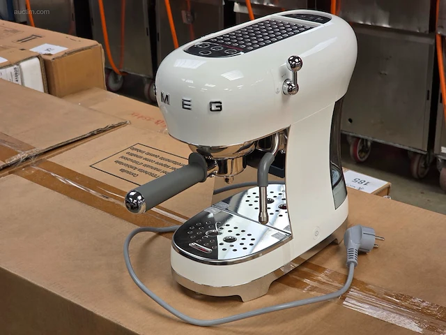 Espressomachine smeg ecf02wheu - afbeelding 1 van  4