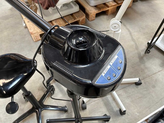 Esthetische stoomtoestel en loeplamp - afbeelding 1 van  1