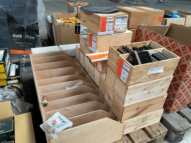 Eternit, huot leihaken en koppelingen - afbeelding 1 van  7