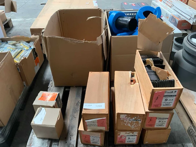 Eternit, huot leihaken, spijkers en hemelwateropvang - afbeelding 1 van  7