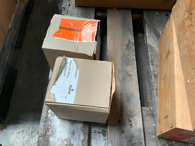 Eternit, huot leihaken, spijkers en hemelwateropvang - afbeelding 5 van  7