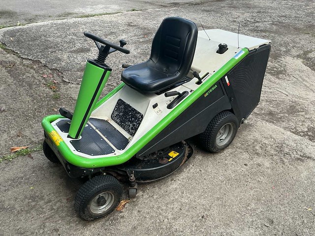Etesia mkhp zitmaaier - afbeelding 1 van  8