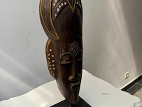 Etnisch masker houtsnijwerk - afbeelding 2 van  2