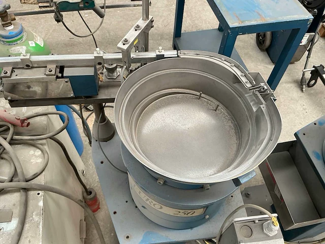 Euro 250 vibrating bowl feeder - afbeelding 1 van  3