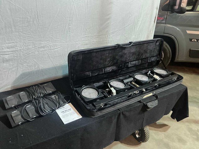 Eurolite led kls-200 4-delige spotlight op frame (5x) - afbeelding 1 van  8