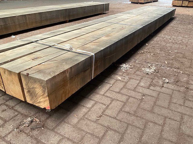 Europees eiken balken 240x240 mm (4x) - afbeelding 3 van  5