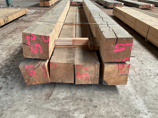 Europees eiken balken 240x240 mm (6x) - afbeelding 1 van  2