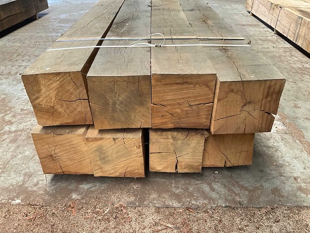 Europees eiken balken 240x240 mm (8x) - afbeelding 4 van  5