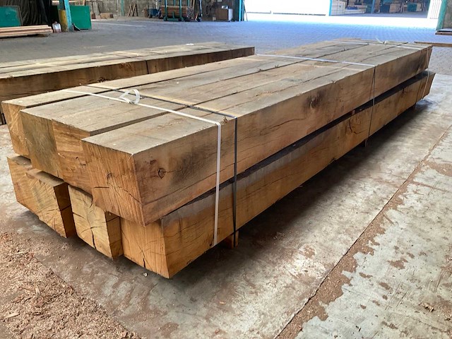 Europees eiken balken 240x240 mm (8x) - afbeelding 3 van  5