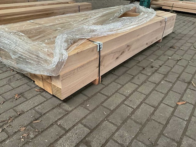 Europees eiken balken voorgeschaafd 100x100 mm ca. 0,65 m³ - afbeelding 1 van  3