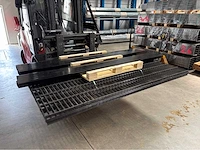 Europees fabrikaat 2d 6/5/6mm dubbelstaafmat partij omheining met palen en bevestigingen