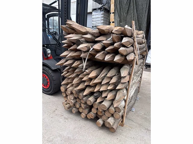 Europees fabrikaat 8-10cm partij hardhouten palen - afbeelding 3 van  4