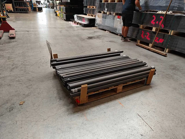 Europees fabrikaat clippaal lot tuinpalen - afbeelding 3 van  3