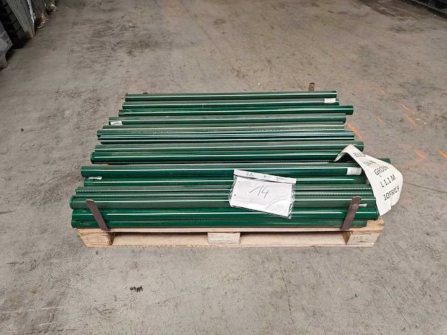 Europees fabrikaat clippaal lot tuinpalen - afbeelding 1 van  2