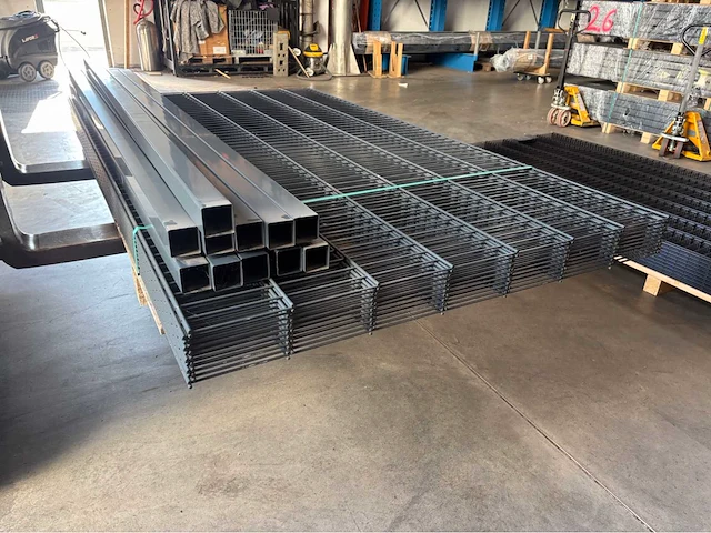 Europees fabrikaat dubbelstaafmat 6/5/6mm lot panelen met palen en bevestigingen - afbeelding 4 van  11