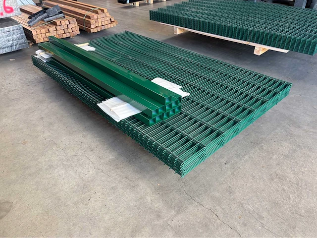 Europees fabrikaat dubbelstaafmat 6/5/6mm lot panelen met palen en bevestigingen - afbeelding 1 van  11
