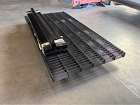 Europees fabrikaat dubbelstaafmat 6/5/6mm lot panelen met palen en bevestigingen