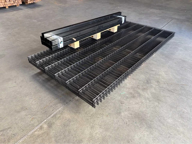 Europees fabrikaat dubbelstaafmat 6/5/6mm lot panelen met palen en bevestigingen - afbeelding 4 van  11