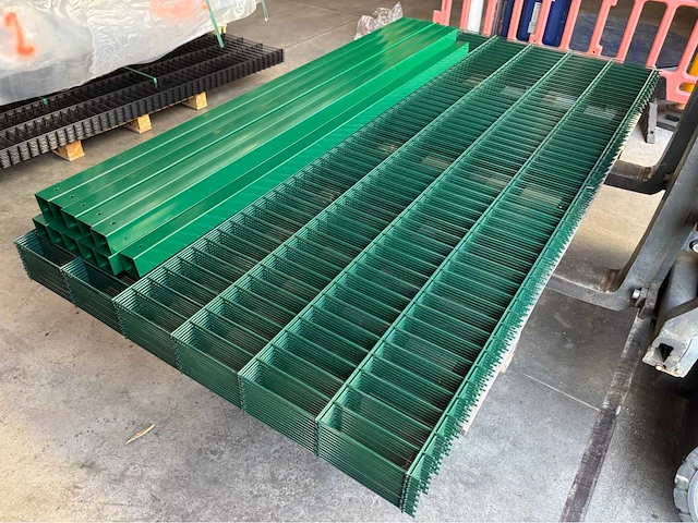Europees fabrikaat dubbelstaafmat 6/5/6mm lot panelen met palen en bevestigingen - afbeelding 6 van  11